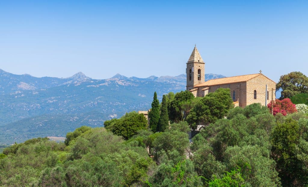 Figari près du camping